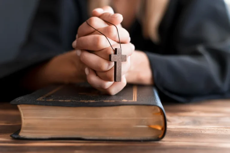 San Felipe y San Santiago el Menor, Santoral del 3 de mayo de 2025