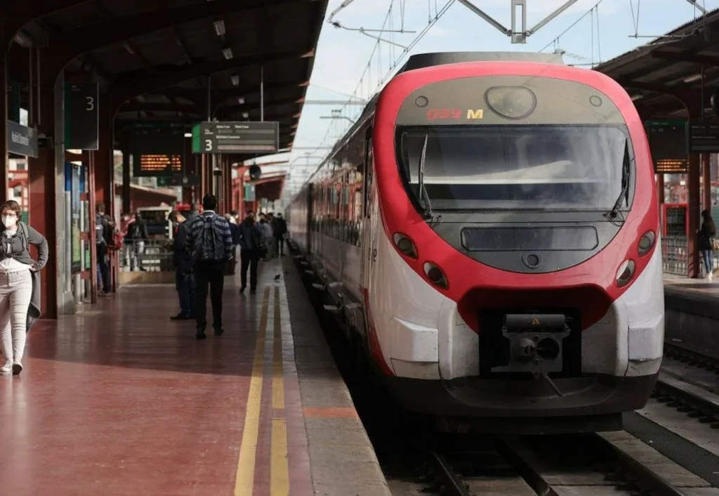Cortes en Cercanías, amenaza de autobuses y tres huelgas desatan la vorágine en Madrid 32 Cortes en Cercanías (Renfe) en Madrid