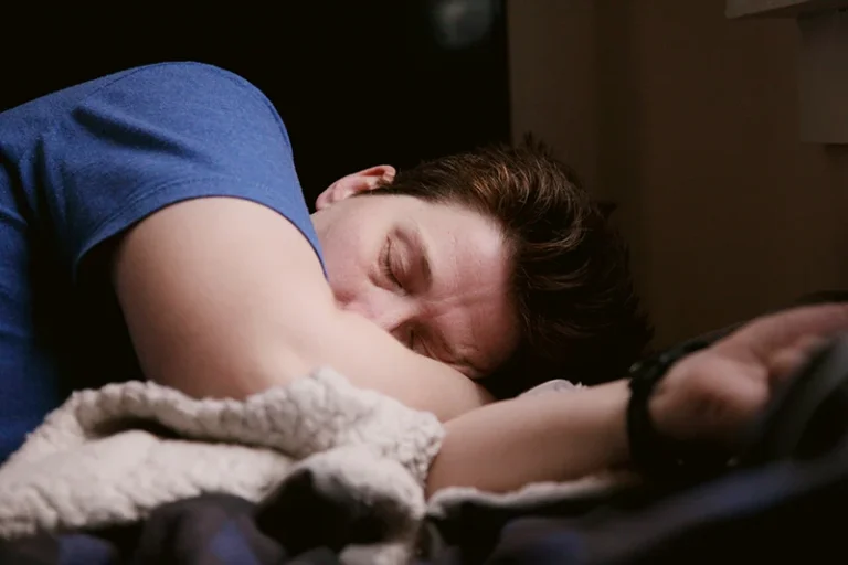 ¿Duermes junto a tu smartphone? Los expertos desvelan si es peligroso para la salud ¿Duermes junto a tu smartphone? Los expertos desvelan si es peligroso para la salud