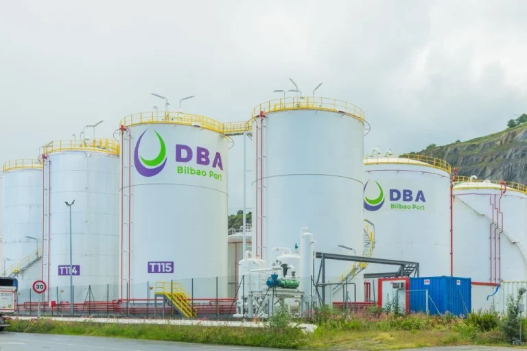 Hafesa facturó 1.500 millones en 2024 y desde 2018 ha vendido más 2.000 millones de litros de combustible a minoristas en el puerto de Bilbao