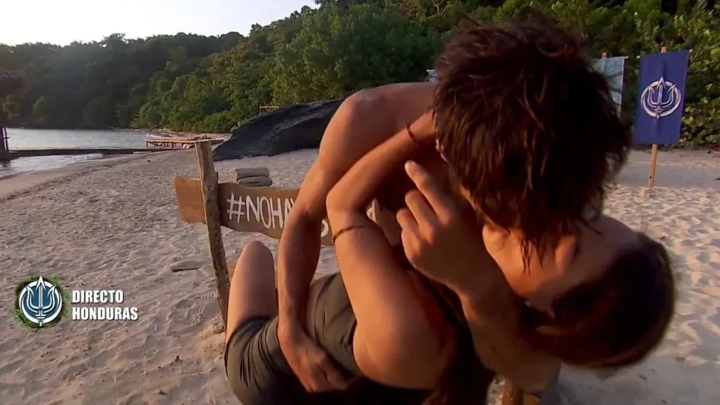 Anita y Montoya en un momento íntimo 