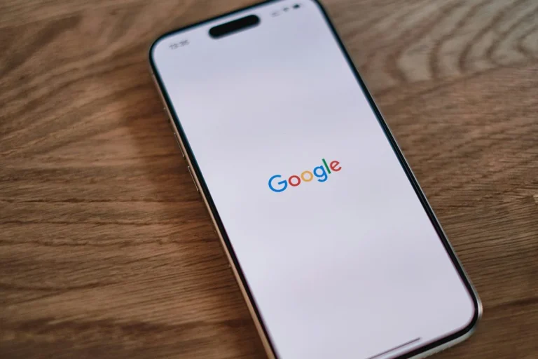 Así funciona NotebookLM, la herramienta de Google para investigar y crear podcast en minutos