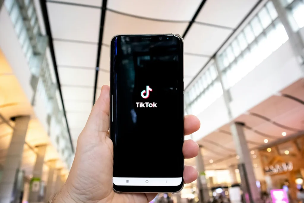 CÓMO FUNCIONAN LAS ESTAFAS BENÉFICAS EN TIKTOK