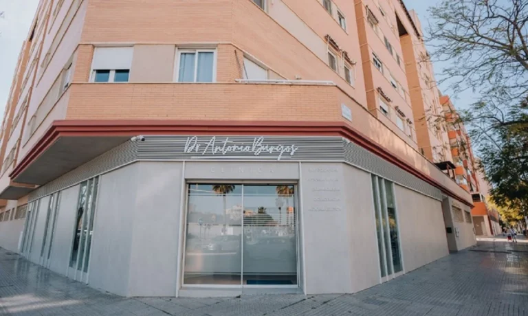 Clínica Dr. Antonio Burgos: excelencia en injerto capilar, medicina y cirugía estética en Málaga