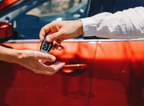 Cómo aprovechar la ayuda de 4.600 euros para comprarte un coche nuevo en Galicia Fuente: Bigstock Cómo aprovechar la ayuda de 4.600 euros para comprarte un coche nuevo en Galicia Fuente: Bigstock