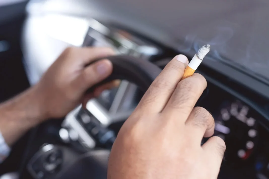 Menores, embarazadas y humo: una laguna legal que genera polémica