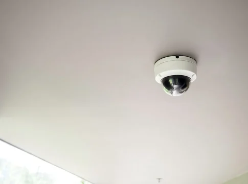 DOMÓTICA DE SEGURIDAD CON CÁMARAS DE VIGILANCIA DOMÓTICA DE SEGURIDAD CON CÁMARAS DE VIGILANCIA