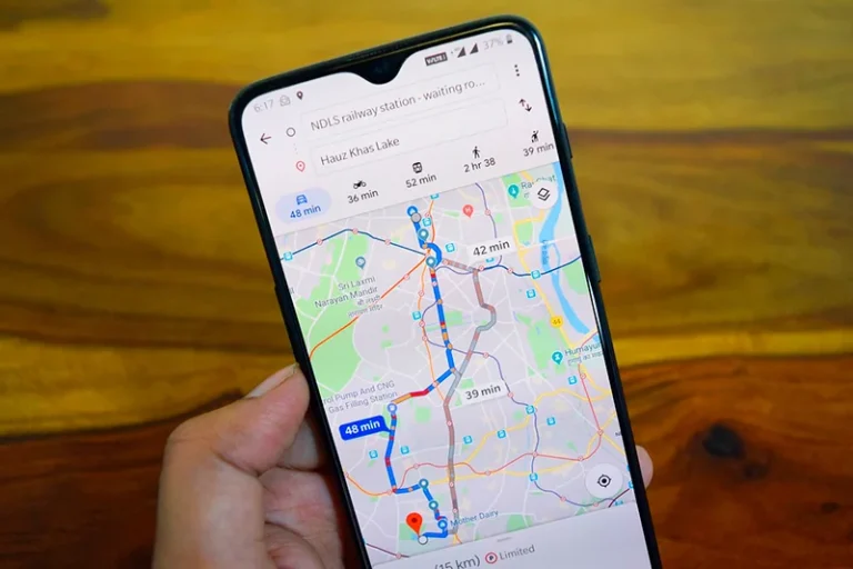 Deja de olvidar dónde aparcaste tu coche: Así puedes guardar su ubicación en Google Maps sin compartirla