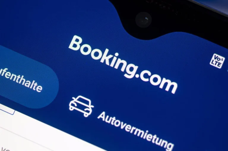 El modelo de Booking se tambalea con un nuevo golpe hacia la regulación