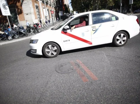 El taxi, en peligro tras las nuevas licencias de Cabify una Madrid inundada de VTC El taxi, en peligro tras las nuevas licencias de Cabify una Madrid inundada de VTC