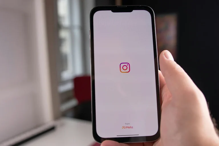 El truco de Instagram que te permite elegir quién te puede mencionar en sus historias