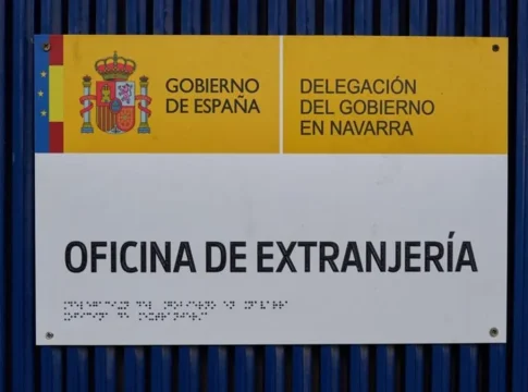 España abre la puerta a 300.000 inmigrantes y deja en el limbo a los que más lo pedían Fuente: Europa Press España abre la puerta a 300.000 inmigrantes y deja en el limbo a los que más lo pedían Fuente: Europa Press