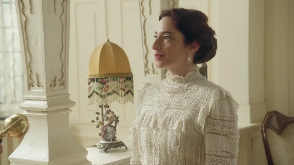 'La Promesa': Eugenia al límite, una joya falsa y la mentira de Toño al descubierto 195 Eugenia desestabiliza la calma de Luján en 'La Promesa'