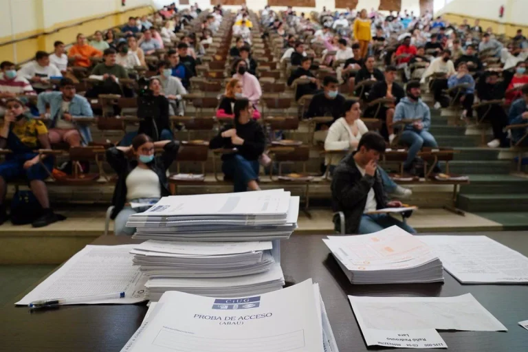 La IA abre la puerta al fraude en las universidades y profesores y directores exigen una reforma urgente de la ley