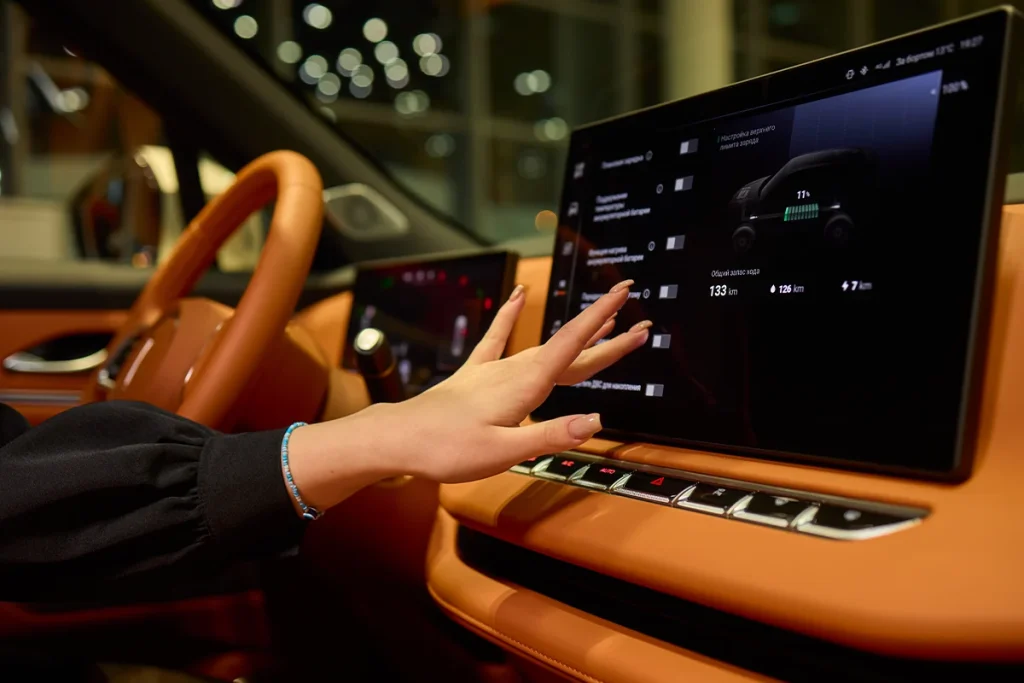 La IA de Google llega a tu coche y te ayudará con WhatsApp mientras conduces 14 GEMINI, LA IA DE GOOGLE QUE REEMPLAZARÁ A GOOGLE ASSISTANT