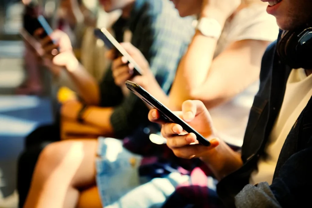 GOOGLE SE PREPARA PARA UN FUTURO SIN TELÉFONOS MÓVILES