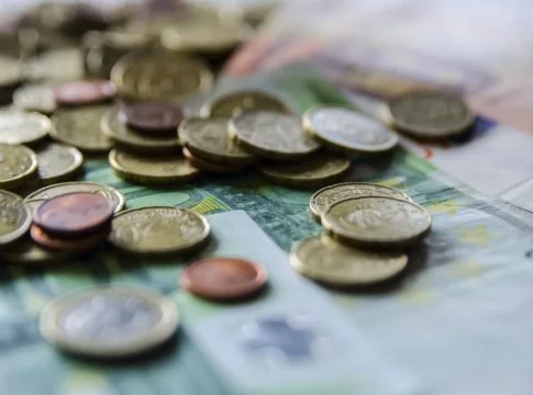 Gerentes y directivos duplican el salario medio Gerentes y directivos duplican el salario medio