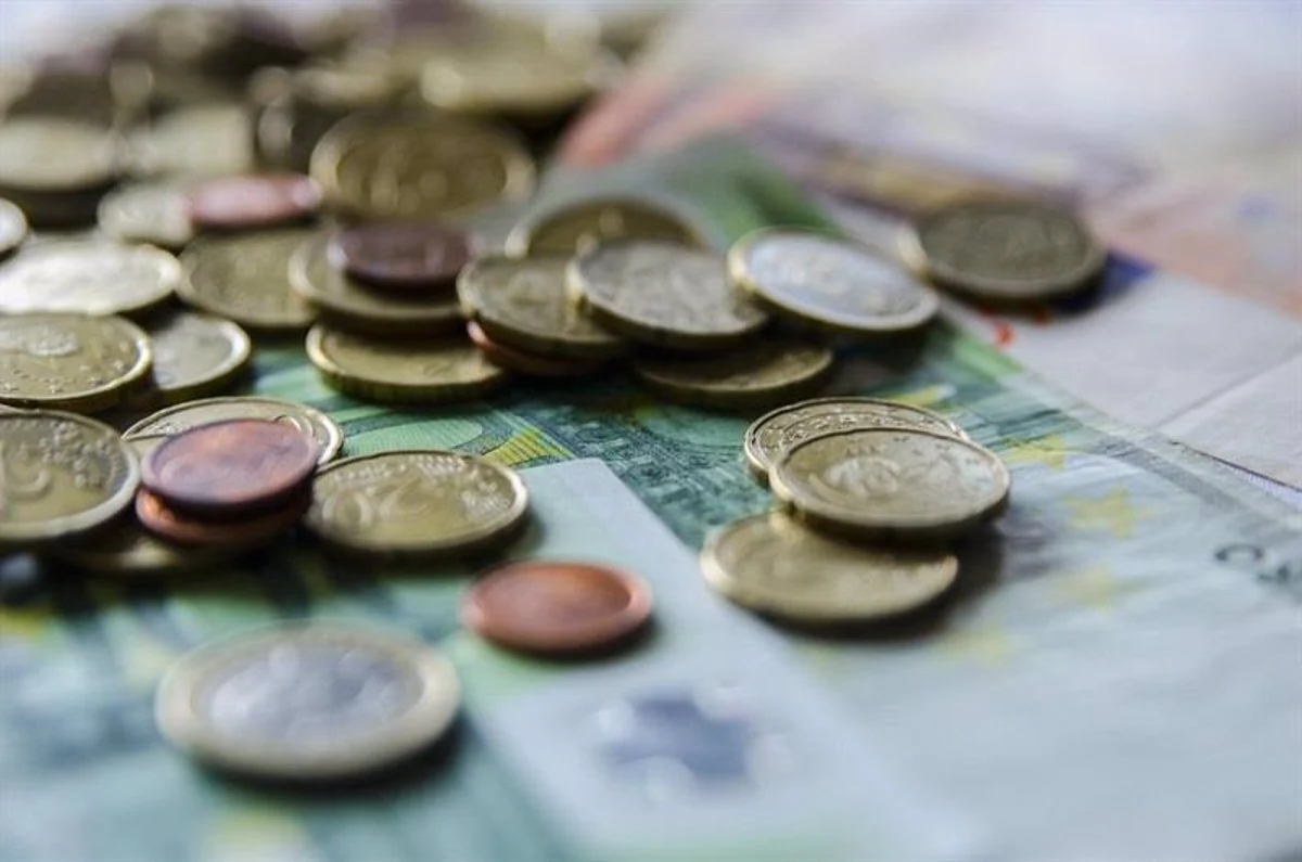 Gerentes y directivos duplican el salario medio Gerentes y directivos duplican el salario medio