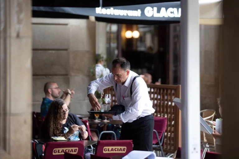 Los salarios bajo convenio subieron un 3,01% en junio, pero la inflación los superó