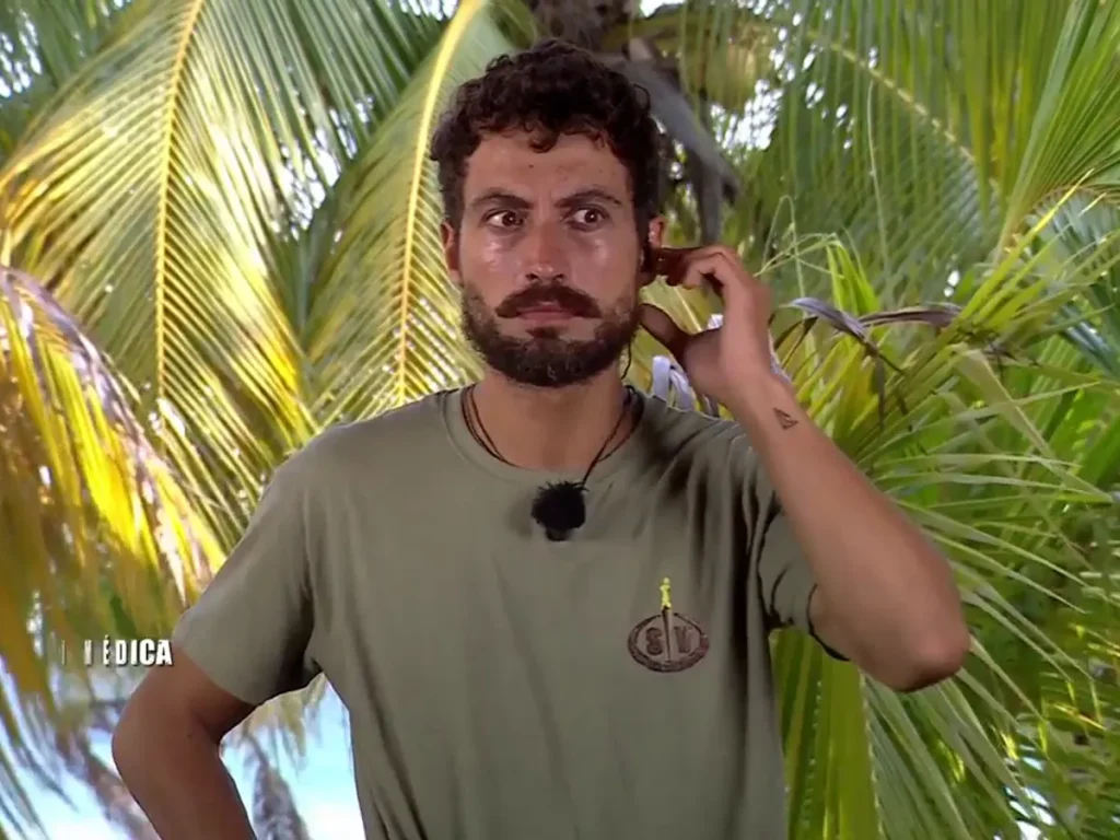 Joshua es evacuado por un grave problema de salud  