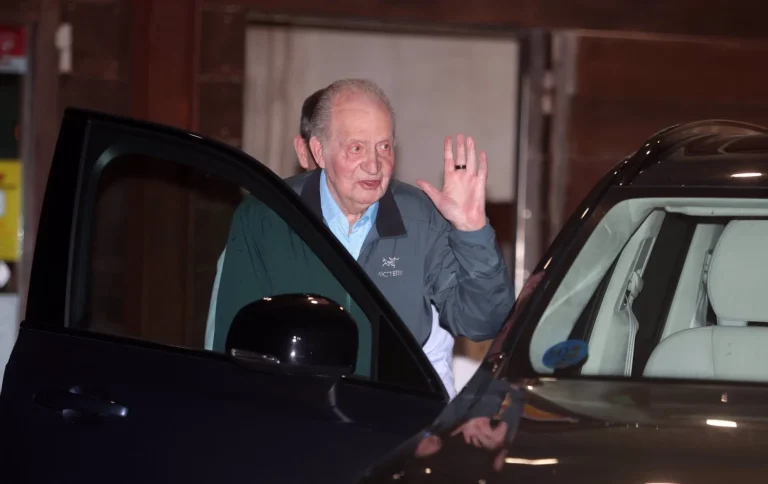 Juan Carlos I rompe en llanto en una llamada desesperada a la infanta Elena