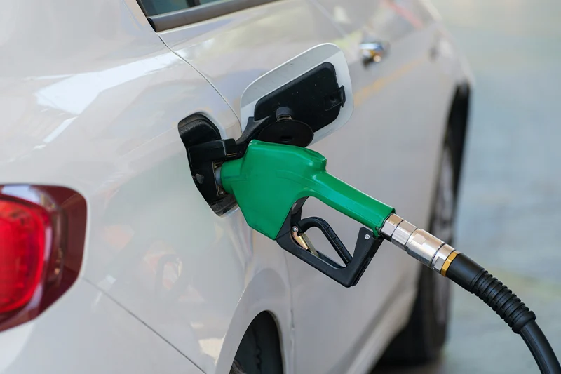 LAS GASOLINERAS CERCA DE LAS AUTOVÍAS NO SON LA MEJOR OPCIÓN