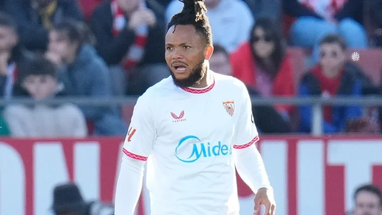 La dejadez de Ejuke en Villarreal CF hace estallar al sevillismo