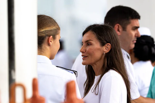 El conmovedor reencuentro entre Letizia y Leonor 70 La vida de Leonor a bordo va sin privilegios pero con responsabilidades