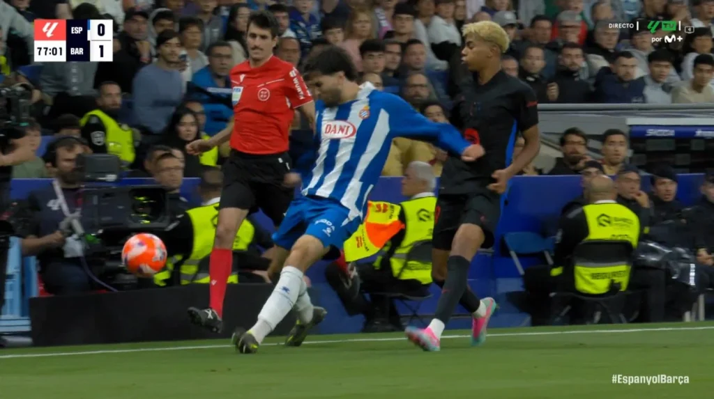 Manolo González se despacha a gusto contra el FC Barcelona 1 Expulsión de Cabrera ante Lamine Yamal de la que se queja Manolo González. Fuente: X (@ArchivoVAR)