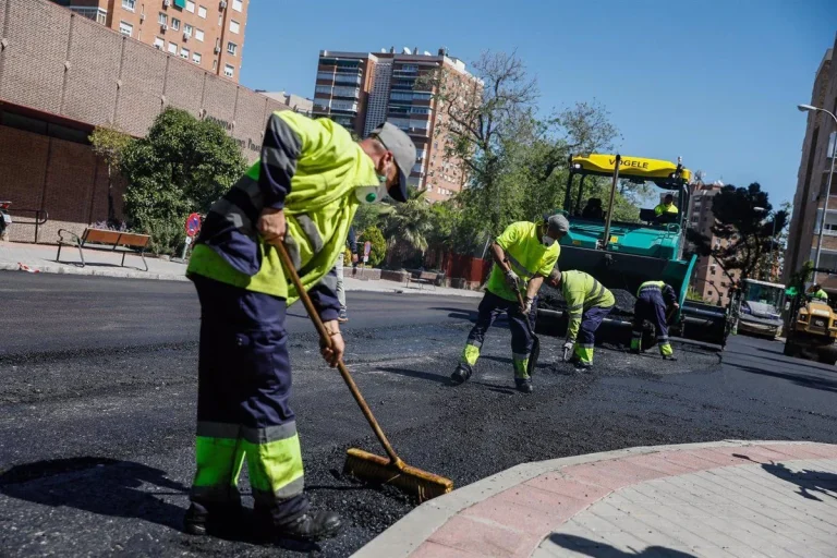 Madrid gasta más de 12 millones de euros en cambiar el pavimento en plena ola de calor y movilidad