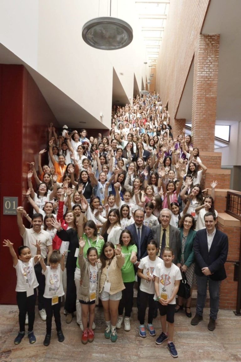 Casi 900 niñas y 218 proyectos de toda España se citan en la mayor competición de tecnología