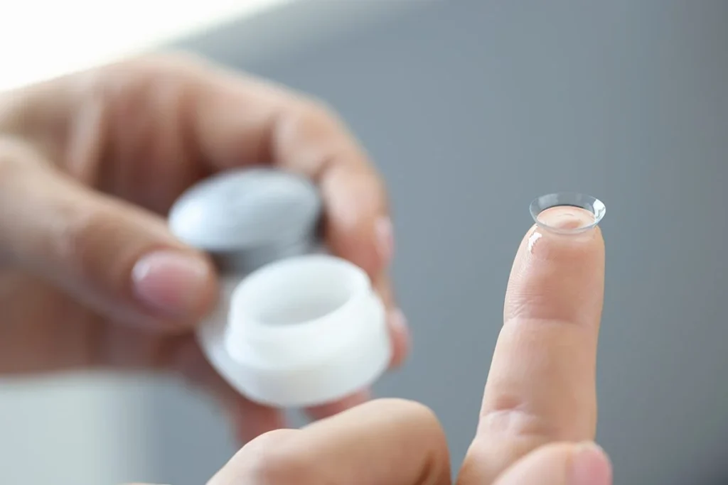 NANOPARTÍCULAS QUE DETECTAN LA LUZ EN LAS LENTES DE CONTACTO INFRARROJAS