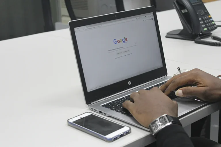 No caigas en engaños: La extensión de Chrome que te dice si una foto es real o generada por IA