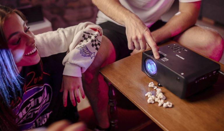 PRIXTON se consolida como líder en el mercado de proyectores en España