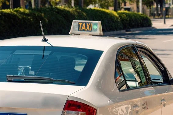 Taxistas: nuevas deducciones fiscales y simplificación en la declaración de la Renta 2024