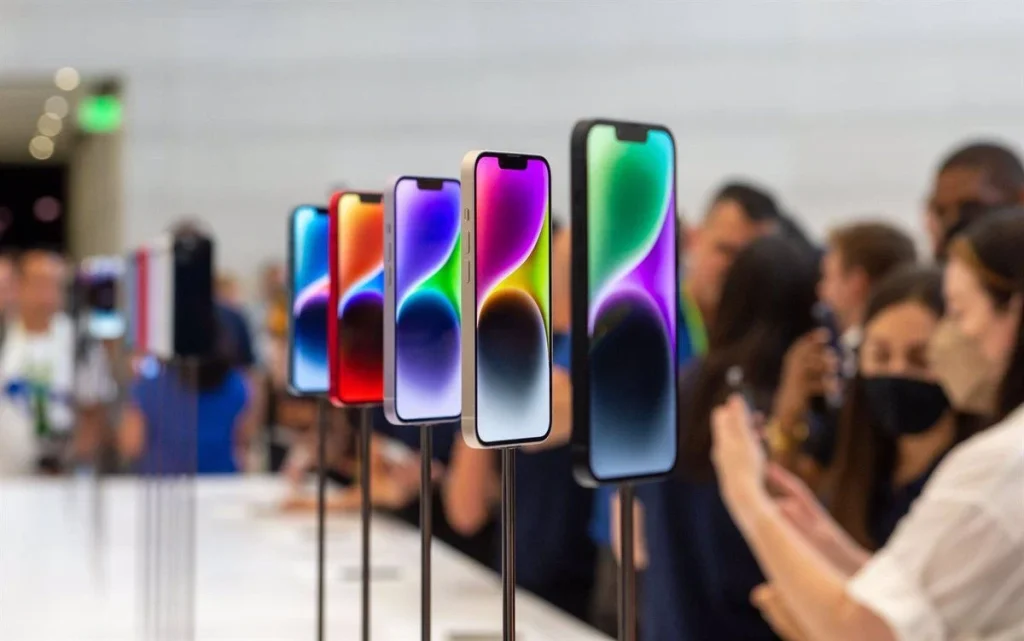 Apple planea despedirse del iPhone con un móvil de cristal 2 Un homenaje al legado del iPhone con tecnología futurista y materiales premium