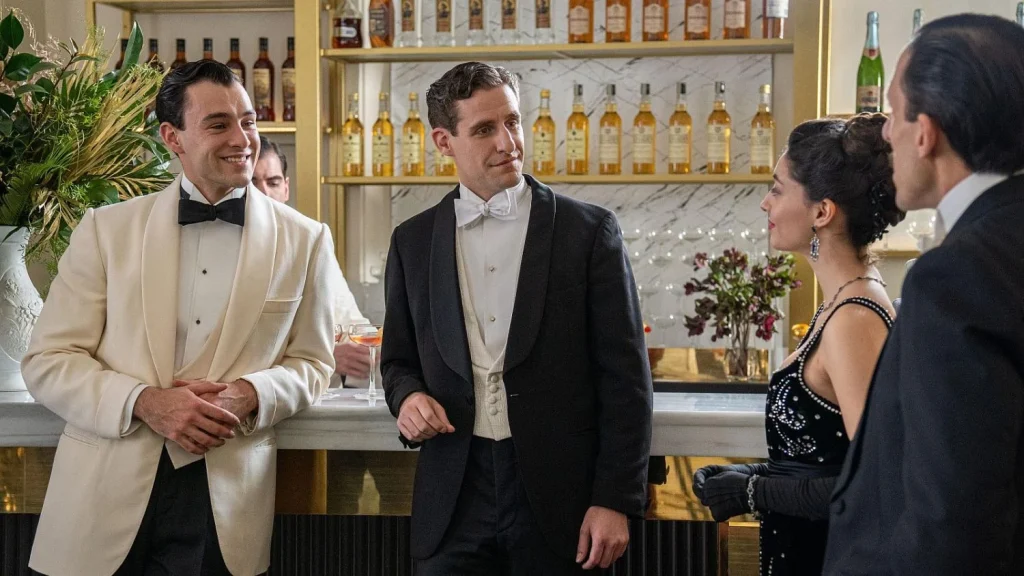 Peligro en el casino para Curro, Lope y Ángela en ‘La Promesa’ 73 Volver al casino les puede costar la vida a Curro, Lope y Ángela en ‘La Promesa’