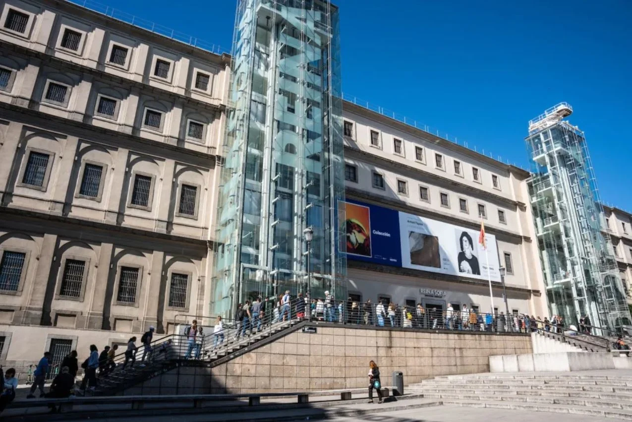 El técnico de ascensores del Reina Sofía, atrapado en un ascensor