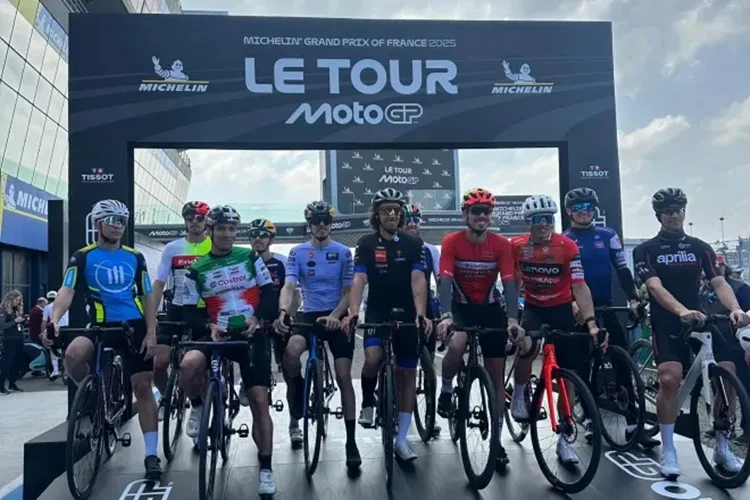 La exhibición de Marc Márquez antes del GP de Francia: también gana en bici 1 La exhibición de Marc Márquez antes del GP de Francia: también gana en bici Fuente: Honda