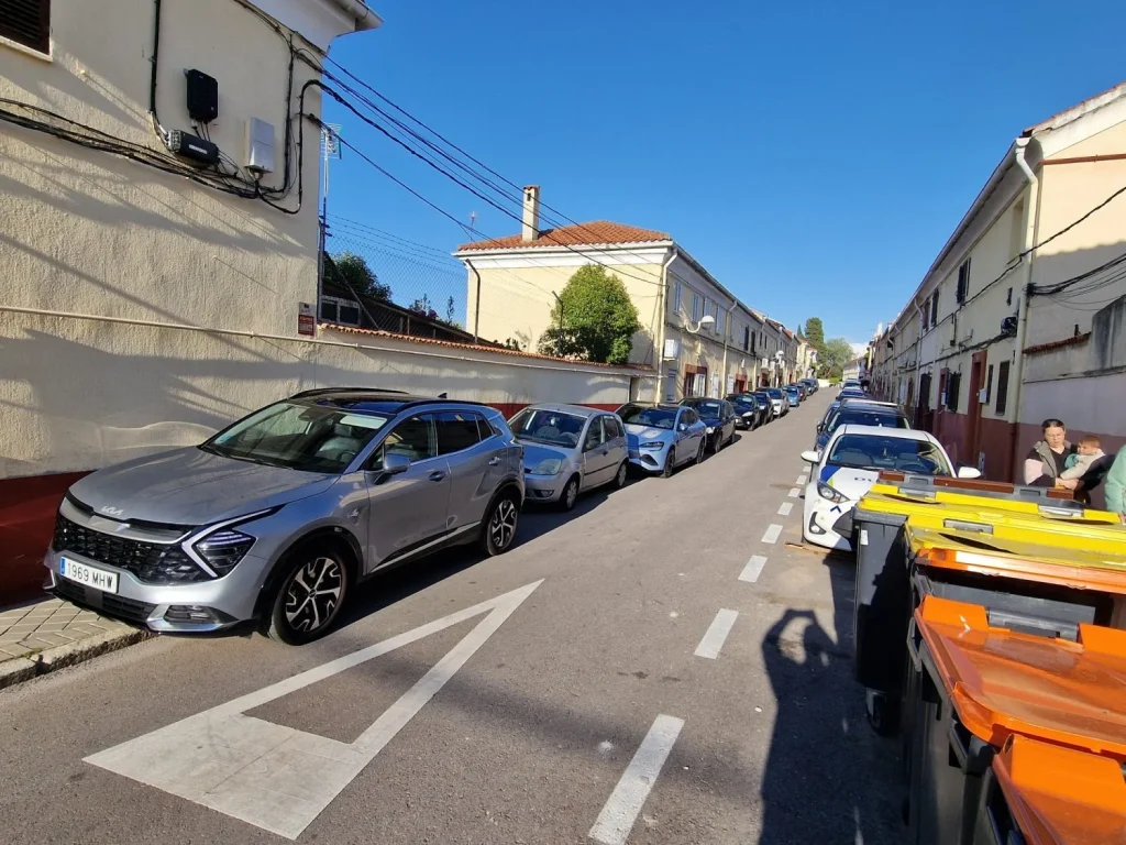 Venta ambulante, coches mal estacionados y llamadas sin atender en San Isidro