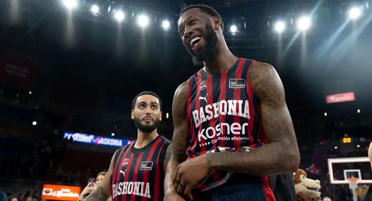 Donta Hall Real Madrid Tavares Fuente: Baskonia