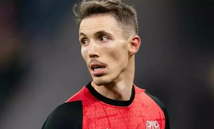 Grimaldo Atlético Xabi Alonso Fuente: Bayer 04