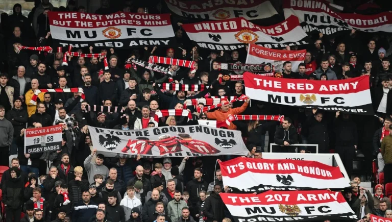 Los hooligans ingleses desatan la locura en las calles de Bilbao