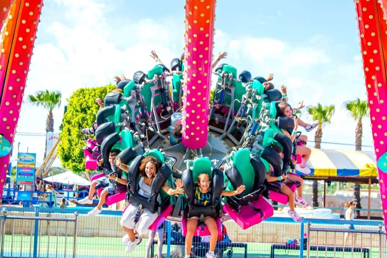 El parque de atracciones Pola Park presenta su programación veraniega con nuevos horarios y espectáculos