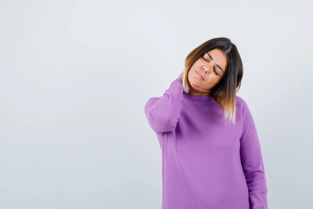 CUANDO EL HOMBRO IZQUIERDO GRITA LO QUE EL CORAZÓN SUSURRA