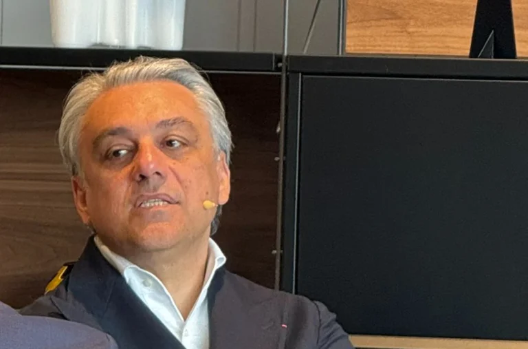 Luca de Meo muestra su pasión por el automóvil en su libro más personal