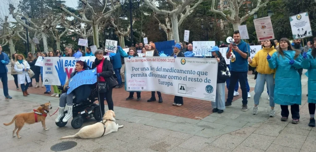Nueva manifestación de los veterinarios por la ley del medicamento animal