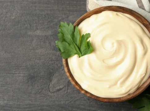 Esta es la receta fácil de mayonesa vegana que sabe igual que la tradicional y solo necesita cuatro ingredientes Esta es la receta fácil de mayonesa vegana que sabe igual que la tradicional y solo necesita cuatro ingredientes