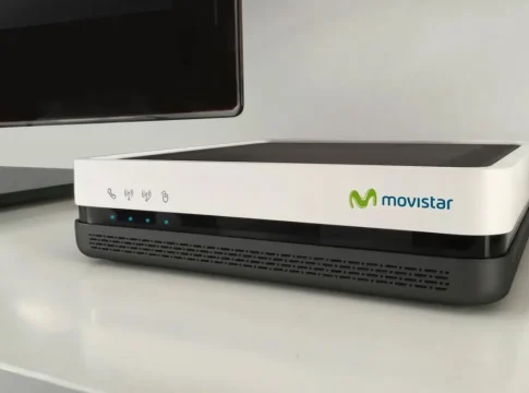 movistar router cortes internet telefonia El dinero que puedes reclamar a Movistar por los cortes de internet y teléfono, el último «apagón» de España