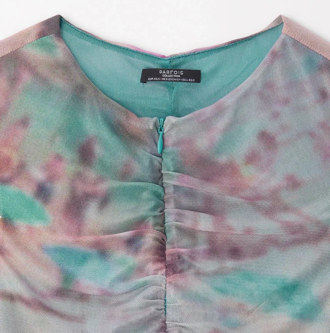 La camiseta viral de Parfois: sencilla, ingeniosa y funcional